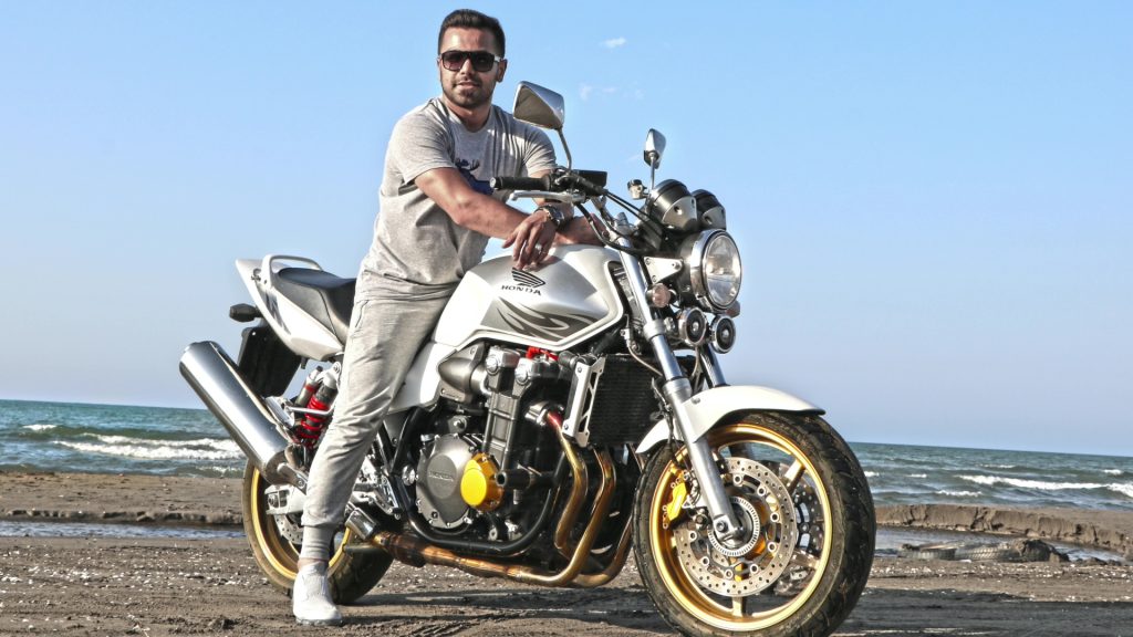 Les scooters et les motos sont disponibles dans une variété de style
