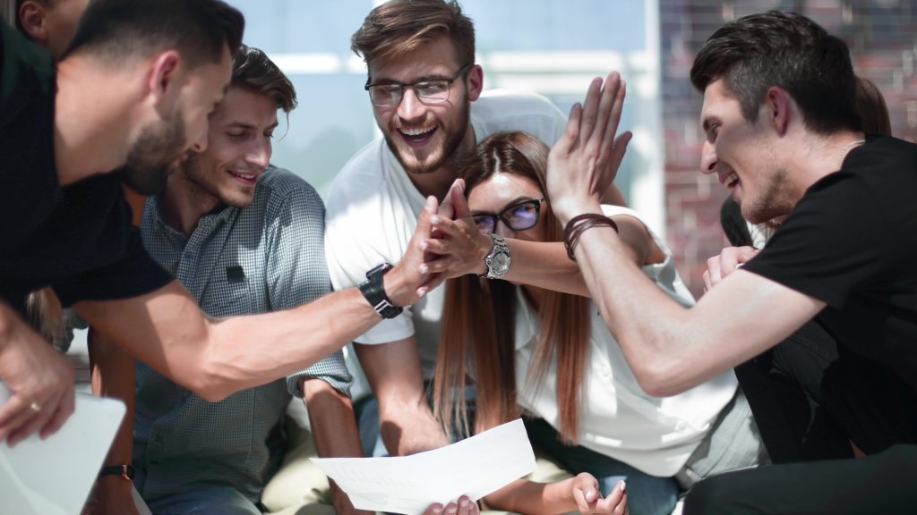 Consultes un professionnel : un concessionnaire ou un moniteur de conduite pourra t'aider à choisir le véhicule qui répond le mieux à tes besoins.