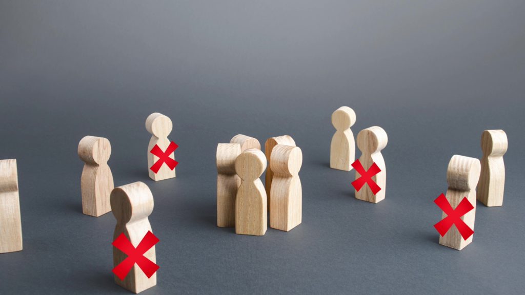 peuvent être liés à la famille, aux amis, à la société, à la santé ou à l'économie